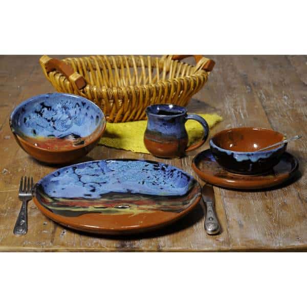 A Non-Pattern Glazed Place Setting
